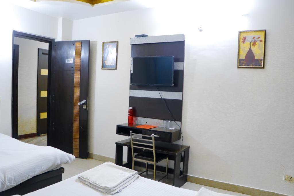אגרה Premium Boston Rooms Family Hotel מראה חיצוני תמונה
