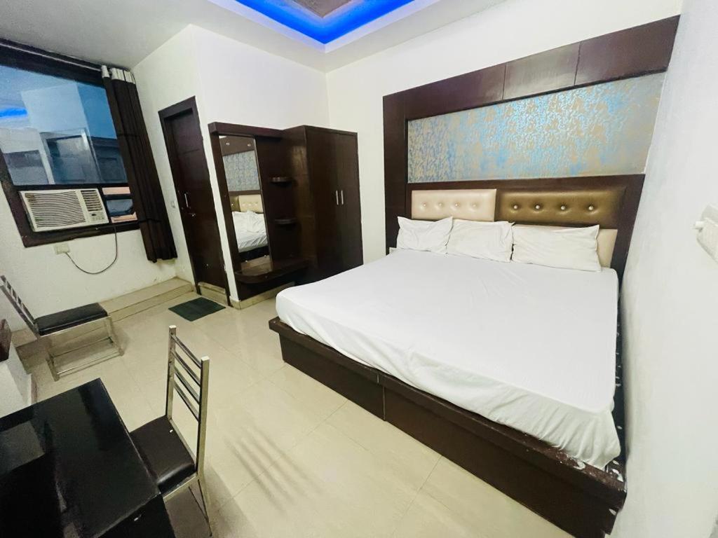 אגרה Premium Boston Rooms Family Hotel מראה חיצוני תמונה